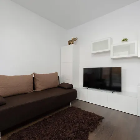 Sluzewiec Bright With Garden&parking By Renters * 바르샤바