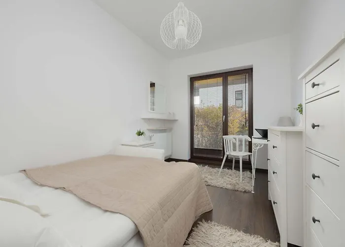 Sluzewiec Bright With Garden&parking By Renters Warszawa