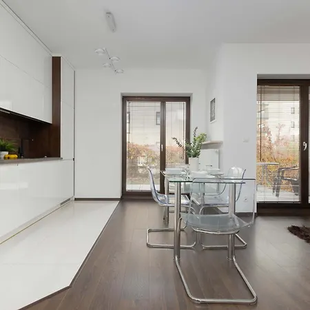 Sluzewiec Bright With Garden&parking By Renters Varşova